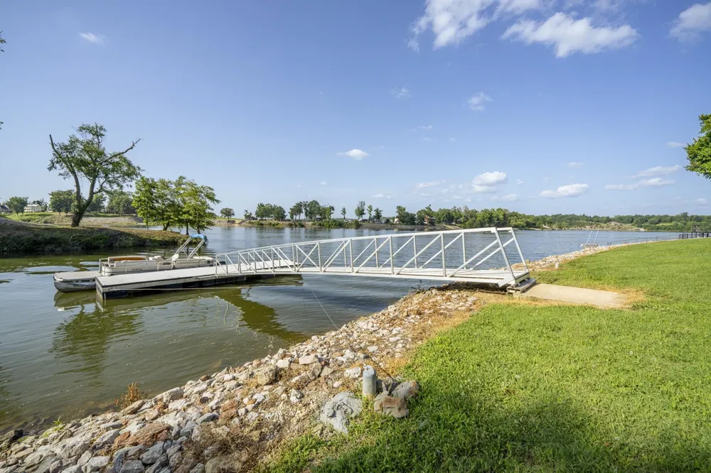 630 CONNIE BETH LN Savannah, TN 38372