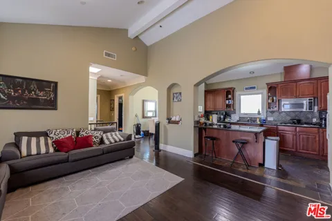 1912 Vanderbilt Lane #C