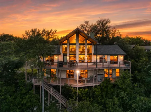 3609 Peninsular Drive