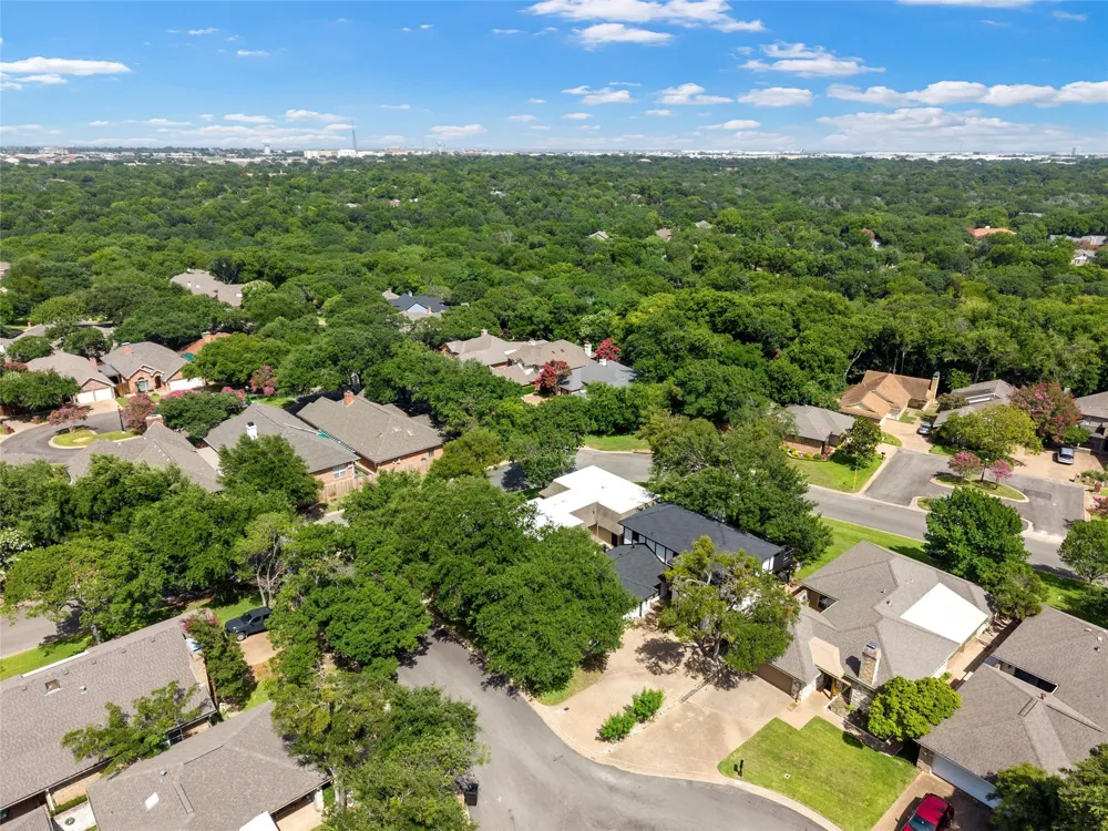 49 Sugar Creek Woodway, TX 76712