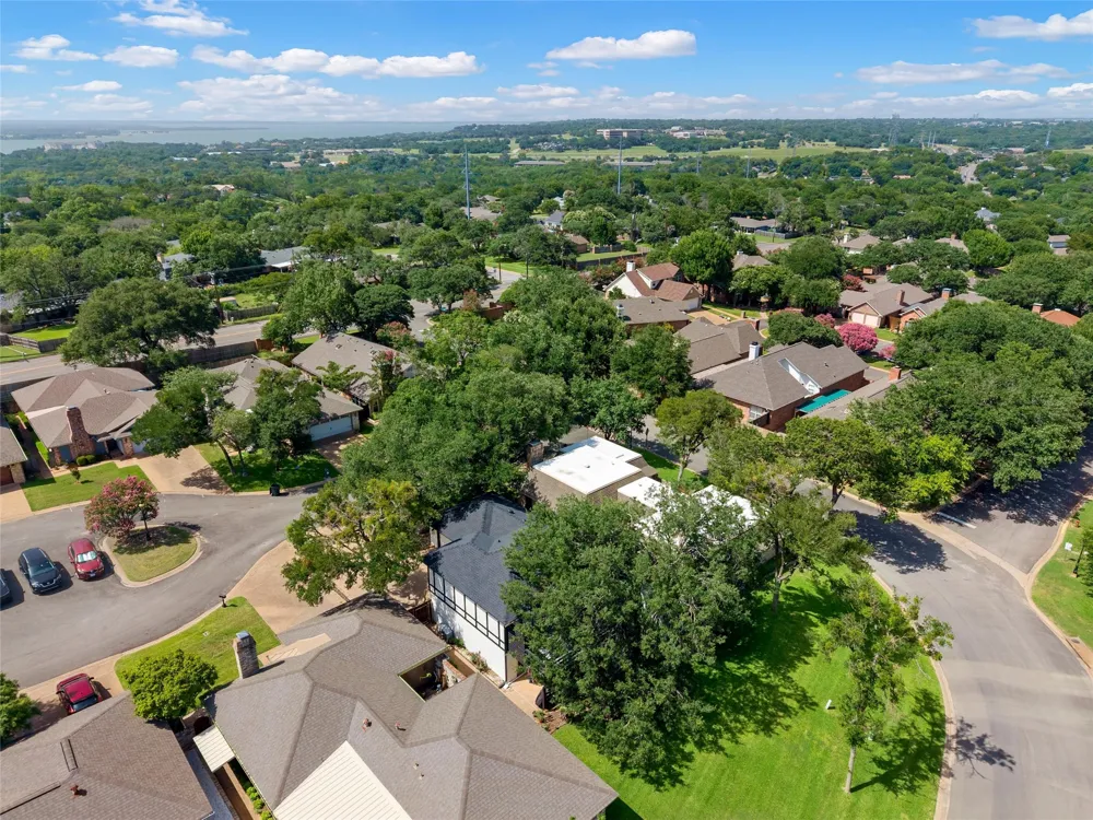 49 Sugar Creek Woodway, TX 76712