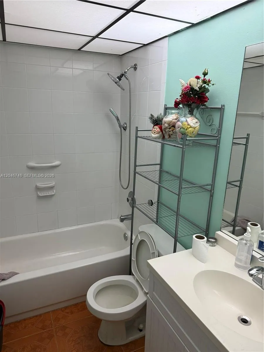3001 NW 48th Ave #444 Lauderdale Lakes, FL 33313