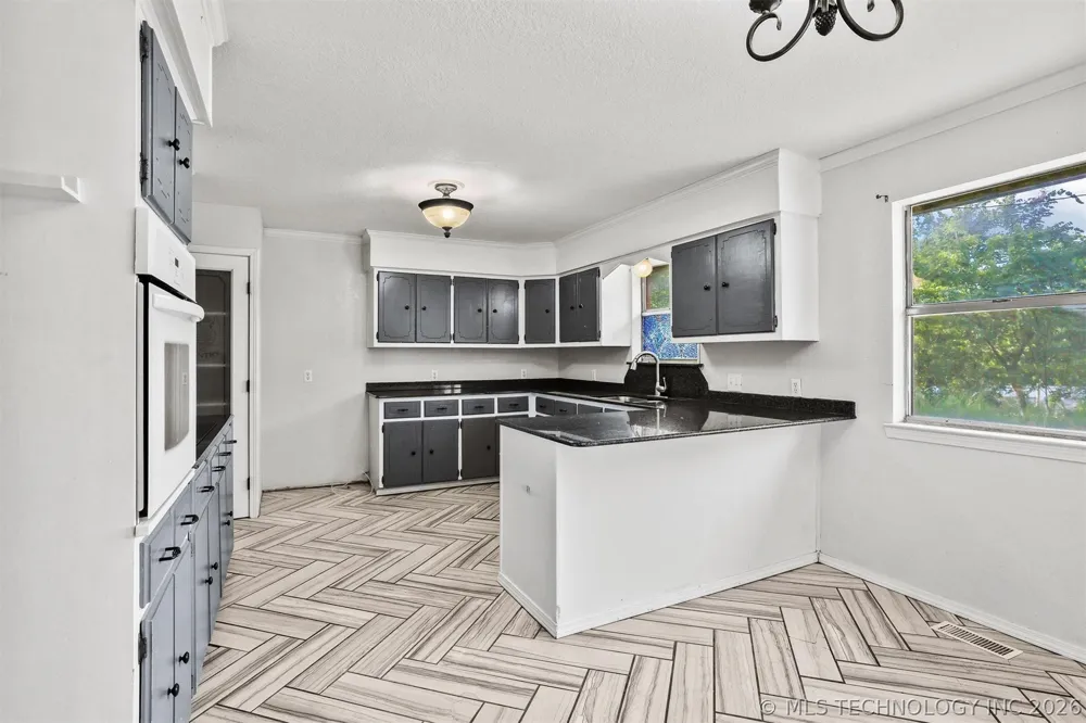 1901 1st Durant, OK 74701