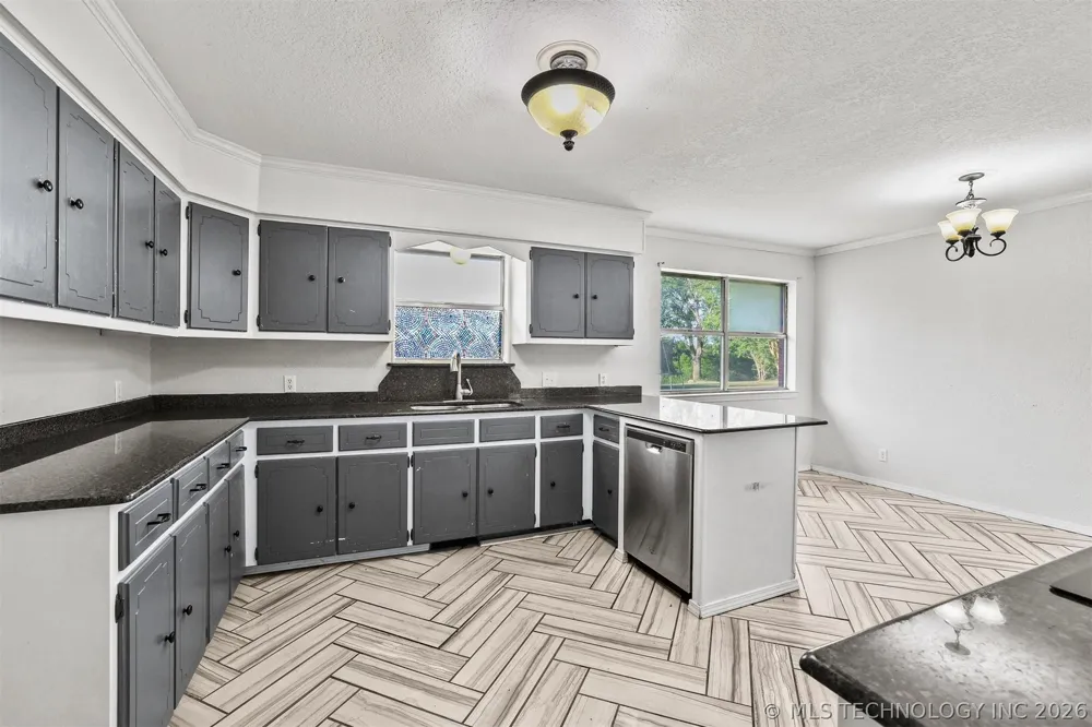 1901 1st Durant, OK 74701