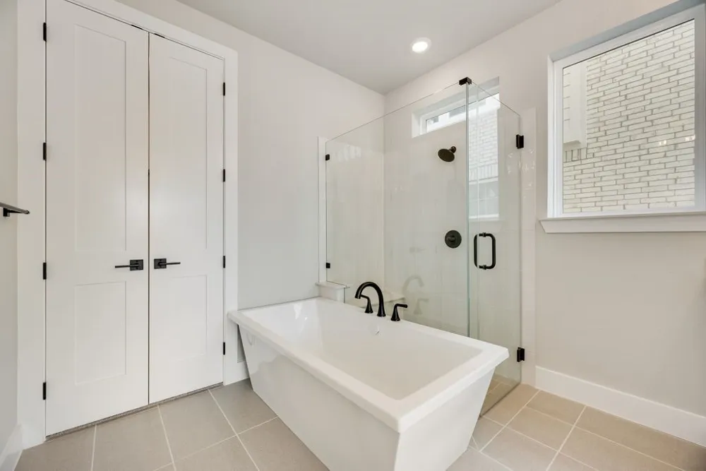 1525 Euclid Alley Corinth, TX 76208