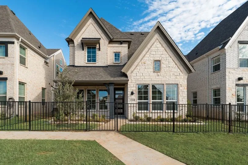 1525 Euclid Alley Corinth, TX 76208