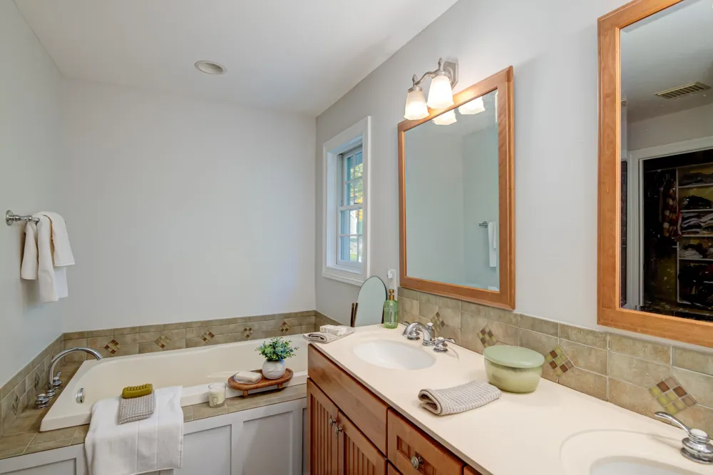 6436 Peregrin Court Peninsula Township, MI 49686