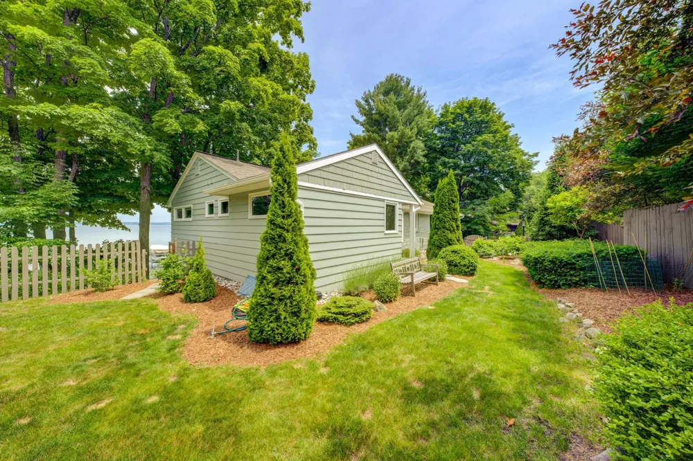 11711 S West Bay Shore Drive Elmwood Charter Township, MI 49684