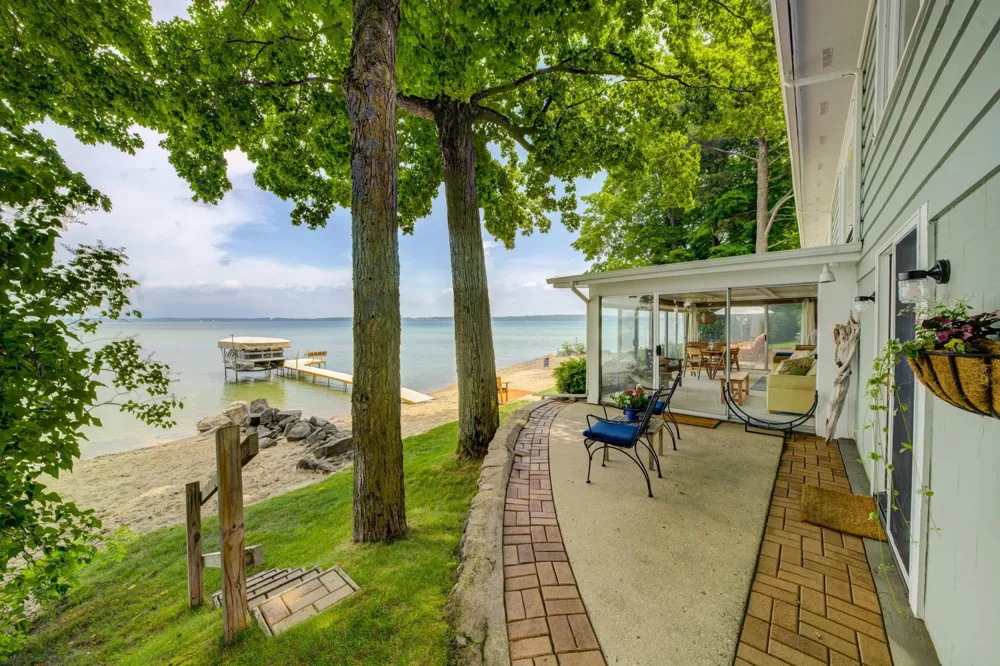 11711 S West Bay Shore Drive Elmwood Charter Township, MI 49684