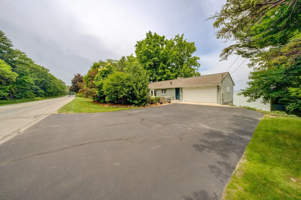 11711 S West Bay Shore Drive Elmwood Charter Township, MI 49684