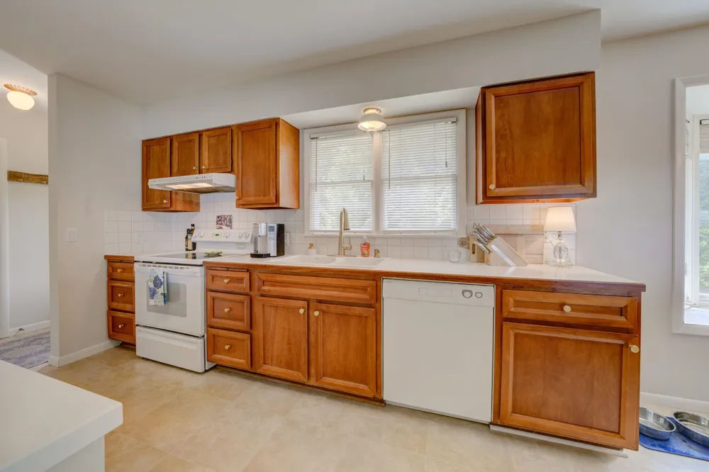 11711 S West Bay Shore Drive Elmwood Charter Township, MI 49684