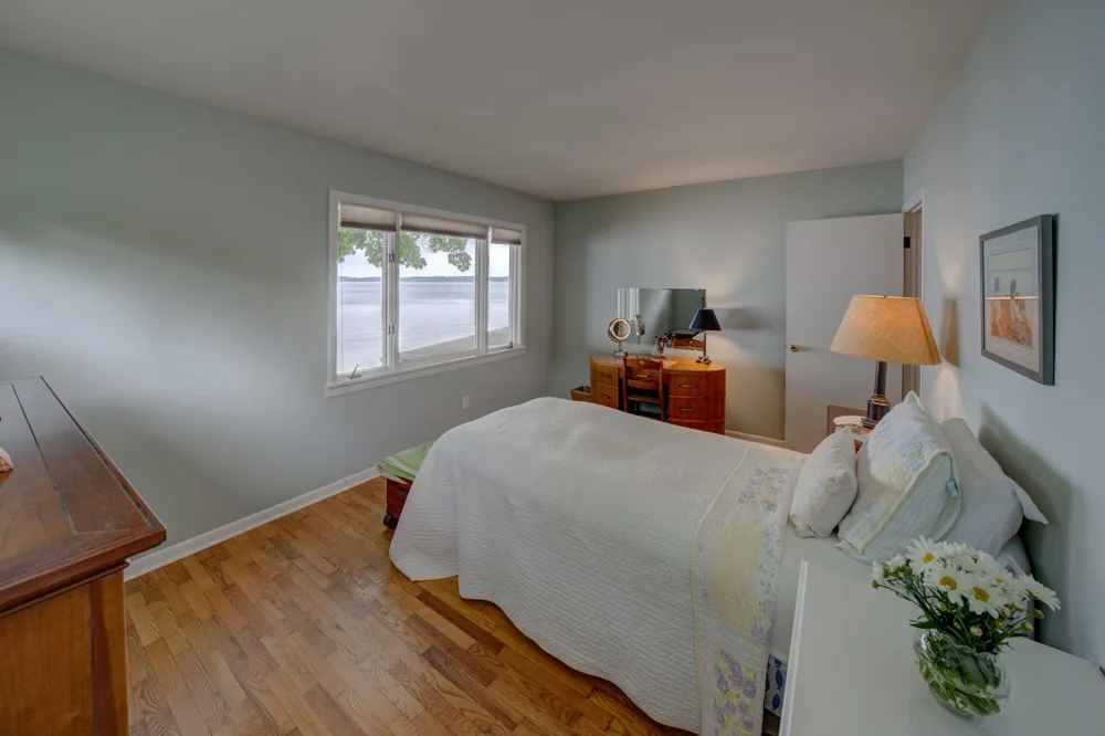 11711 S West Bay Shore Drive Elmwood Charter Township, MI 49684