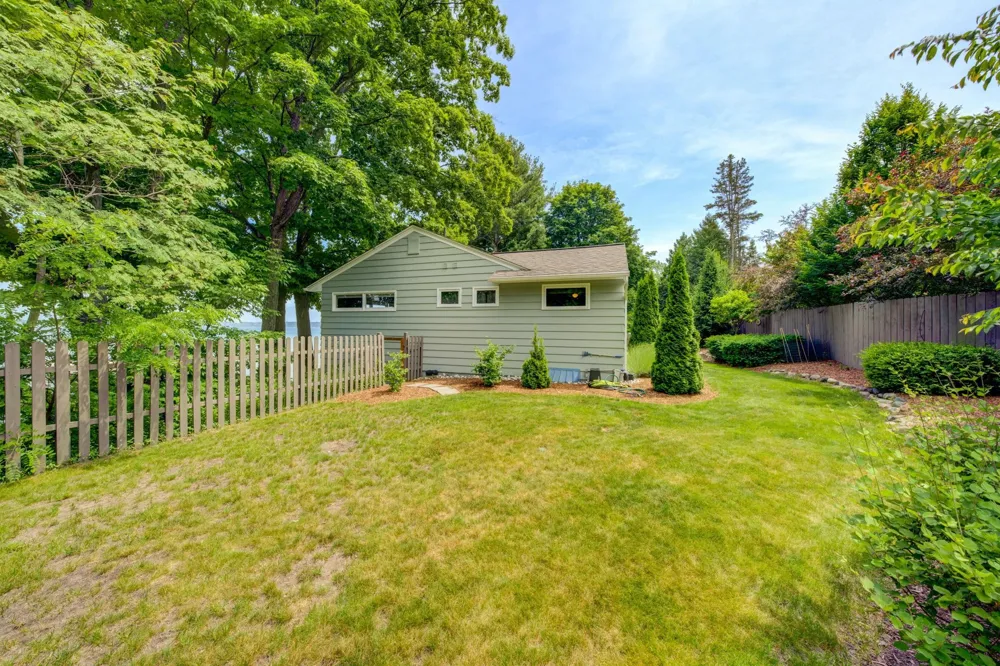 11711 S West Bay Shore Drive Elmwood Charter Township, MI 49684
