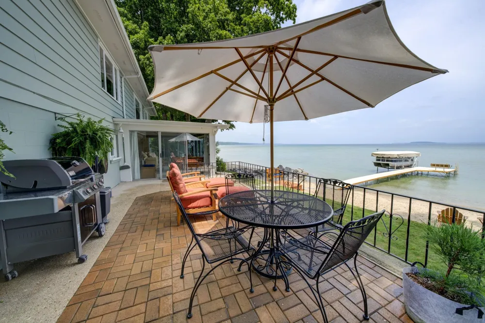11711 S West Bay Shore Drive Elmwood Charter Township, MI 49684