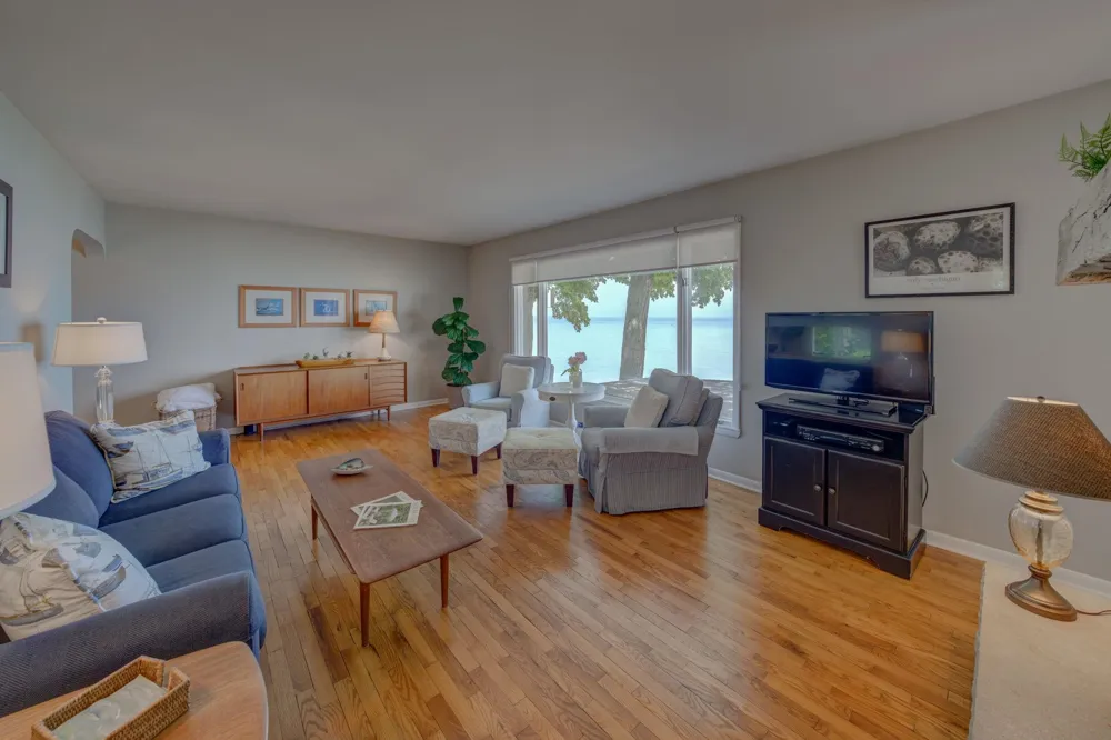 11711 S West Bay Shore Drive Elmwood Charter Township, MI 49684