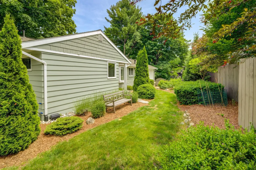 11711 S West Bay Shore Drive Elmwood Charter Township, MI 49684