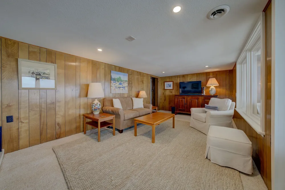 11711 S West Bay Shore Drive Elmwood Charter Township, MI 49684