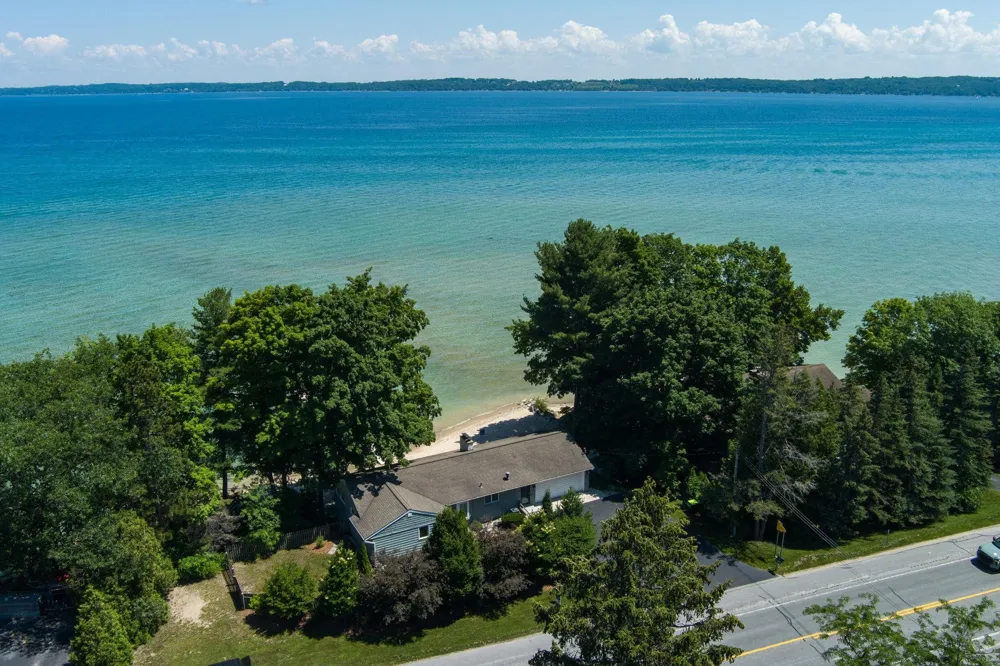 11711 S West Bay Shore Drive Elmwood Charter Township, MI 49684