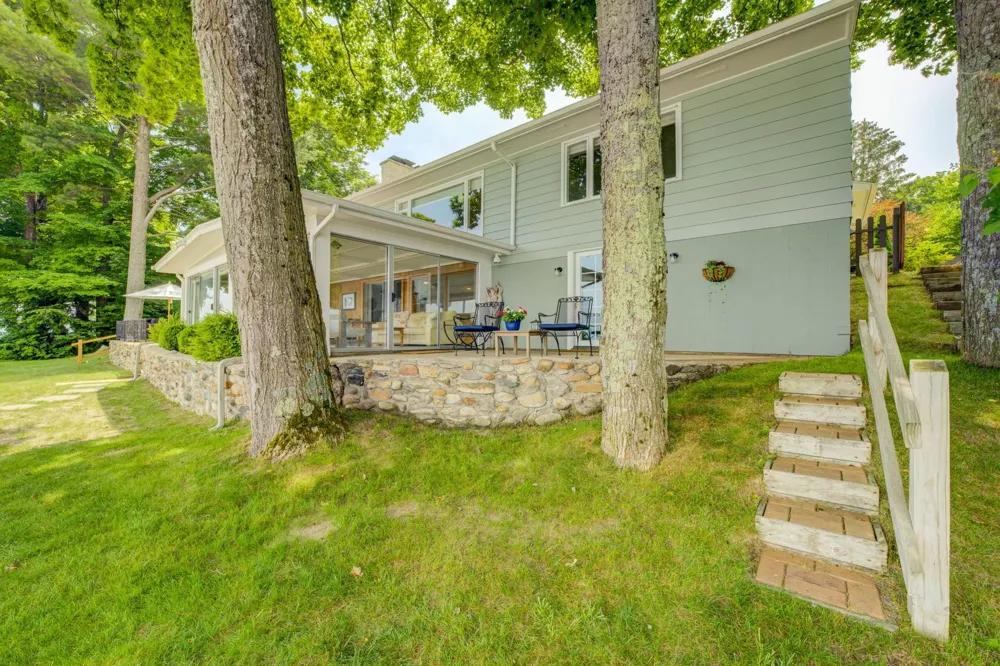 11711 S West Bay Shore Drive Elmwood Charter Township, MI 49684