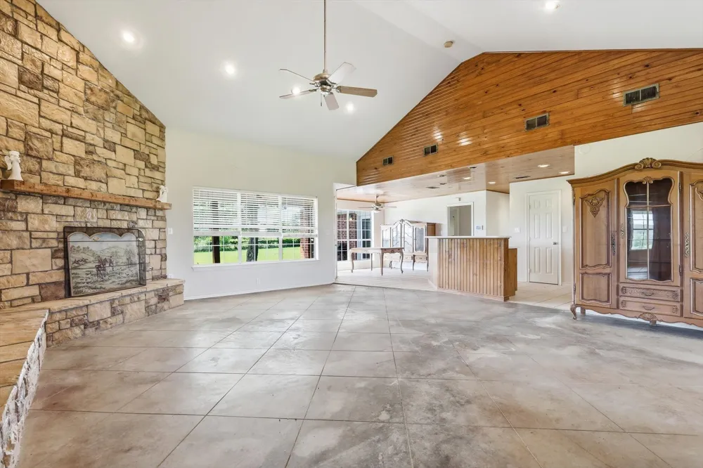 12190 Bell Road Pilot Point, TX 76258