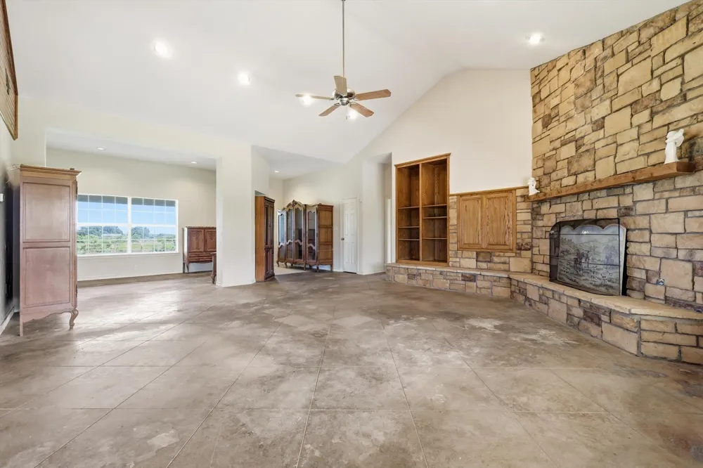 12190 Bell Road Pilot Point, TX 76258
