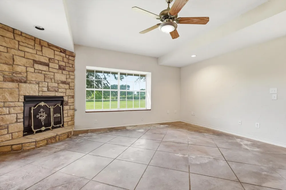12190 Bell Road Pilot Point, TX 76258
