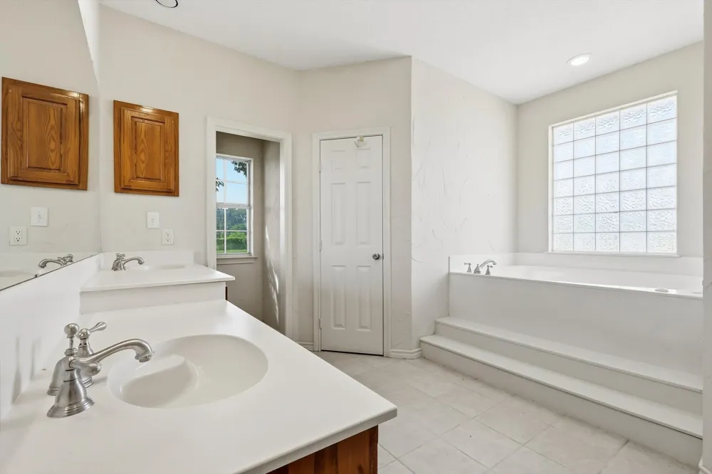 12190 Bell Road Pilot Point, TX 76258