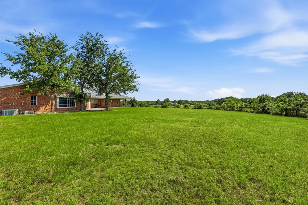 12190 Bell Road Pilot Point, TX 76258