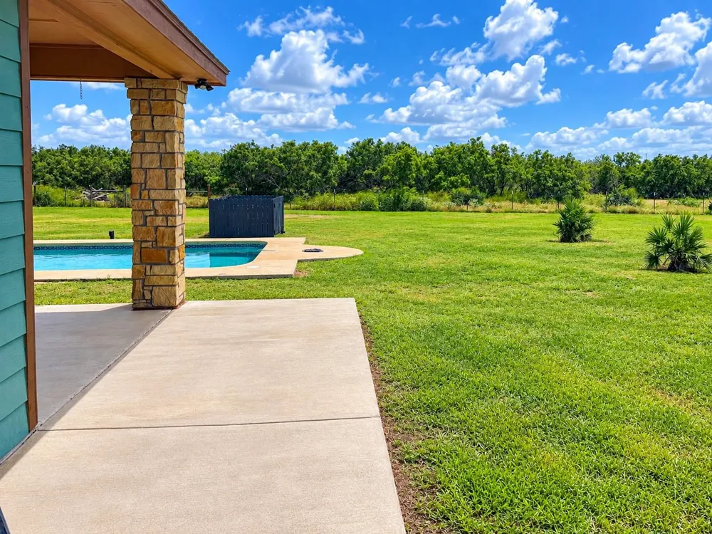 10391 Highway 359 #B Orange Grove, TX 78372