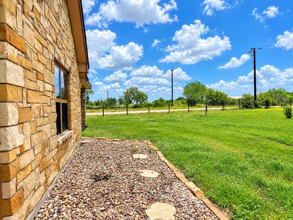 10391 Highway 359 #B Orange Grove, TX 78372
