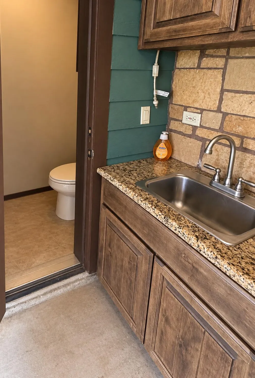 10391 Highway 359 #B Orange Grove, TX 78372