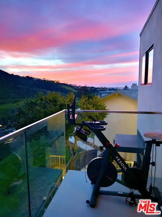 6208 Tapia Drive #A Malibu, CA 90265