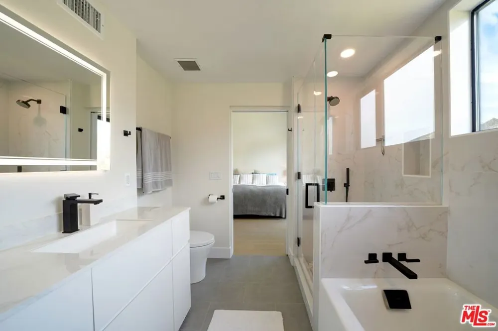 6208 Tapia Drive #A Malibu, CA 90265