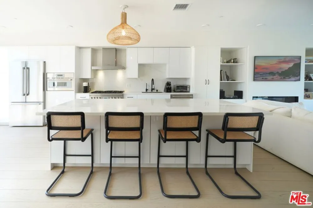 6208 Tapia Drive #A Malibu, CA 90265