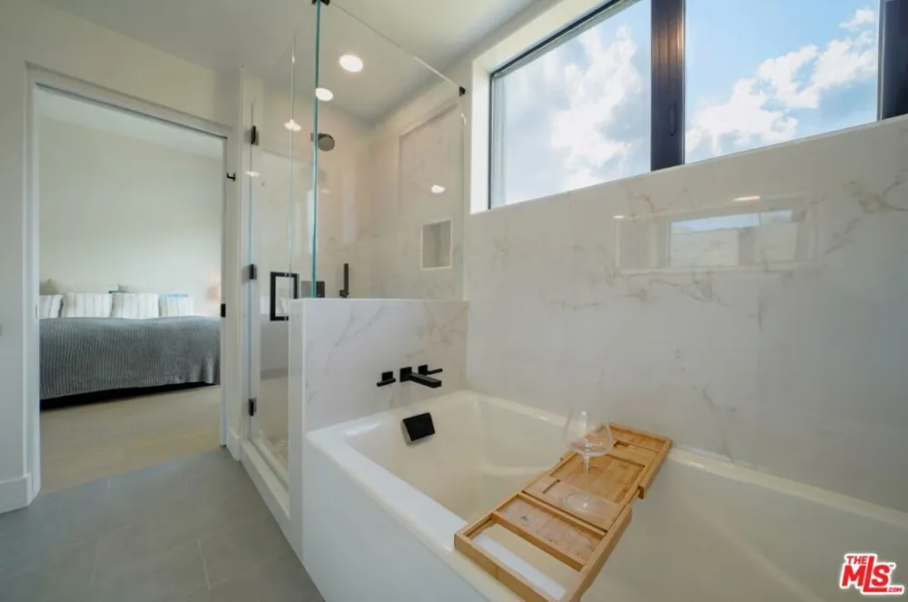 6208 Tapia Drive #A Malibu, CA 90265