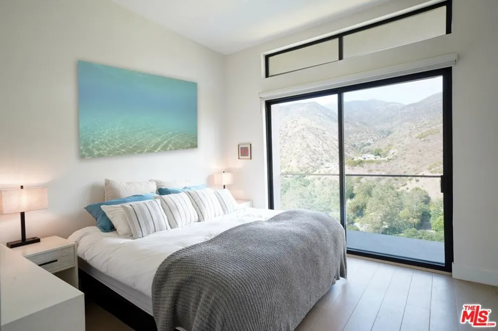 6208 Tapia Drive #A Malibu, CA 90265