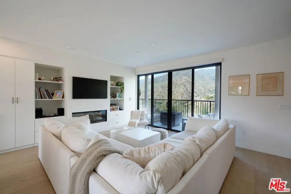 6208 Tapia Drive #A Malibu, CA 90265