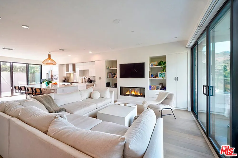 6208 Tapia Drive #A Malibu, CA 90265