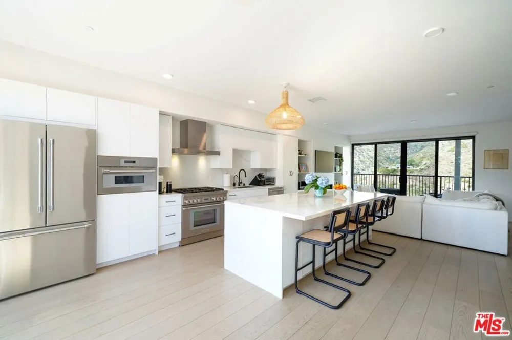 6208 Tapia Drive #A Malibu, CA 90265