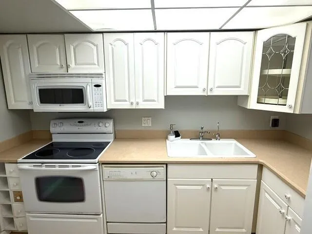 10040 Meridian Way #103 Palm Beach Gardens, FL 33410