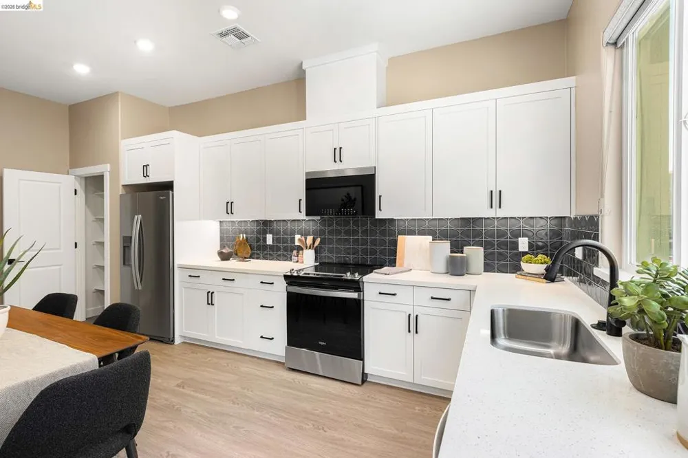 28928 Parkridge Loop #105 Hayward, CA 94544
