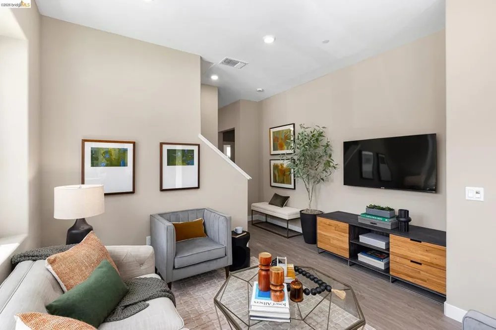 28928 Parkridge Loop #105 Hayward, CA 94544