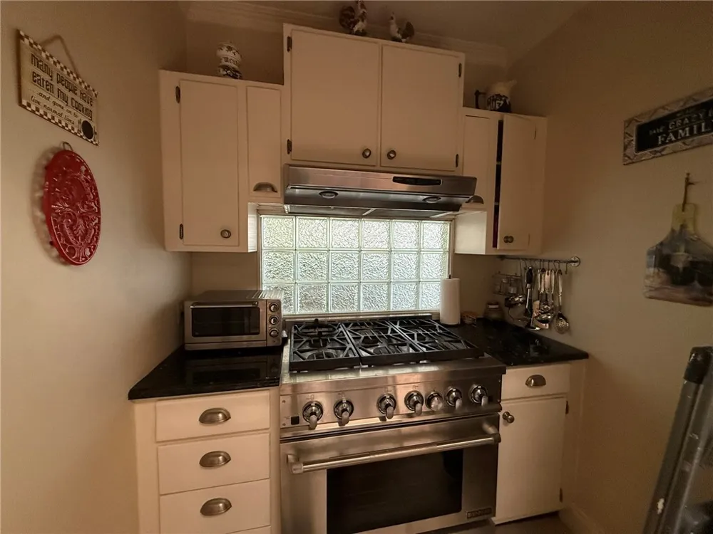 100 Hazel Avenue Three Rivers, TX 78071