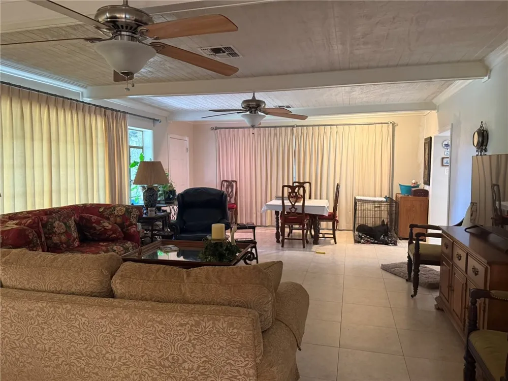 100 Hazel Avenue Three Rivers, TX 78071