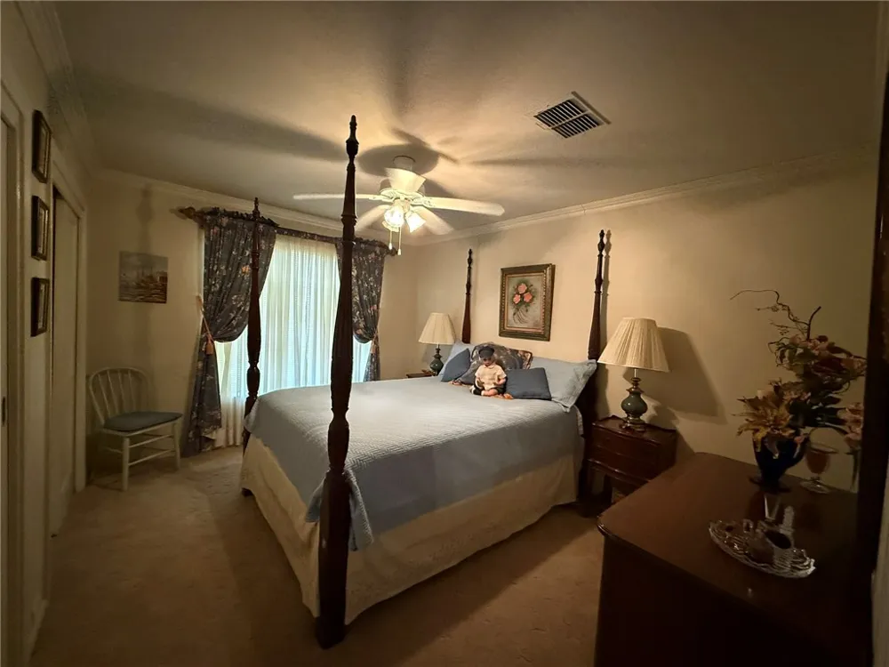 100 Hazel Avenue Three Rivers, TX 78071