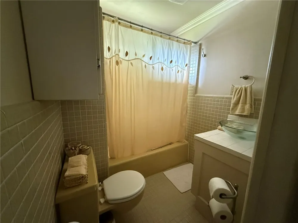 100 Hazel Avenue Three Rivers, TX 78071