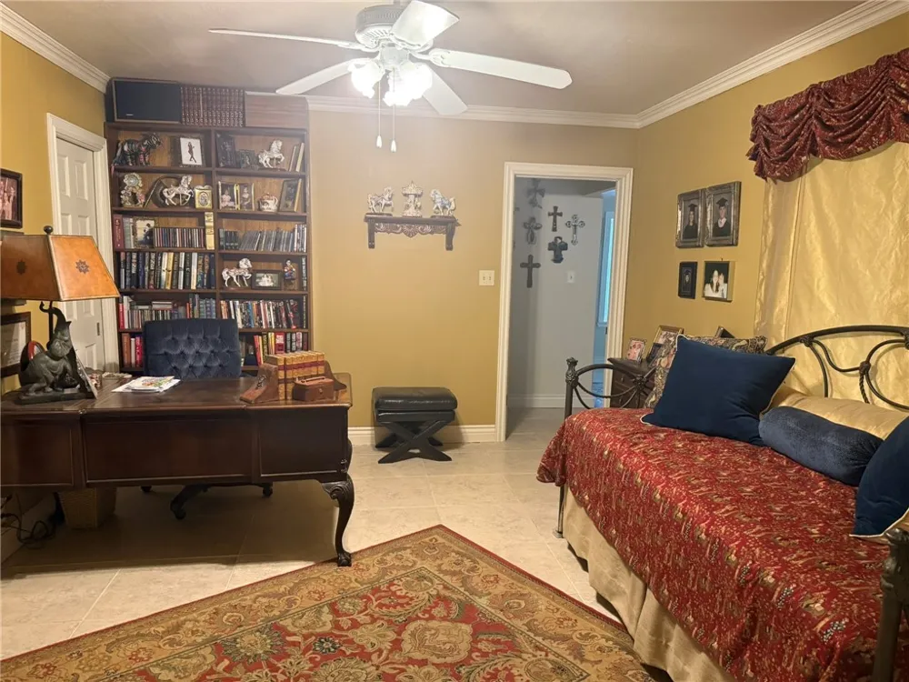 100 Hazel Avenue Three Rivers, TX 78071