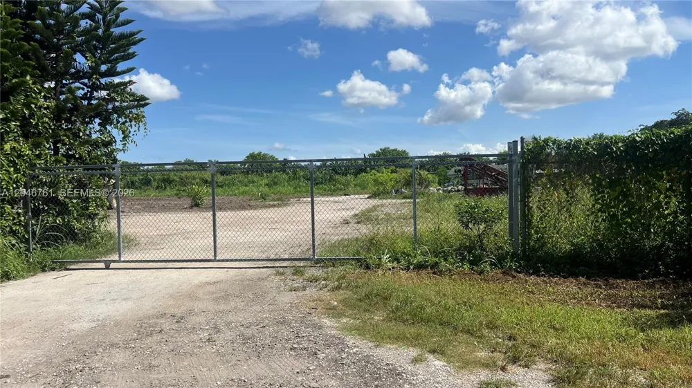 15820 SW 209th Ave Miami, FL 33187