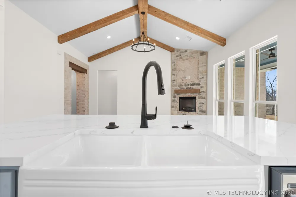 225 Gateway Ardmore, OK 73401