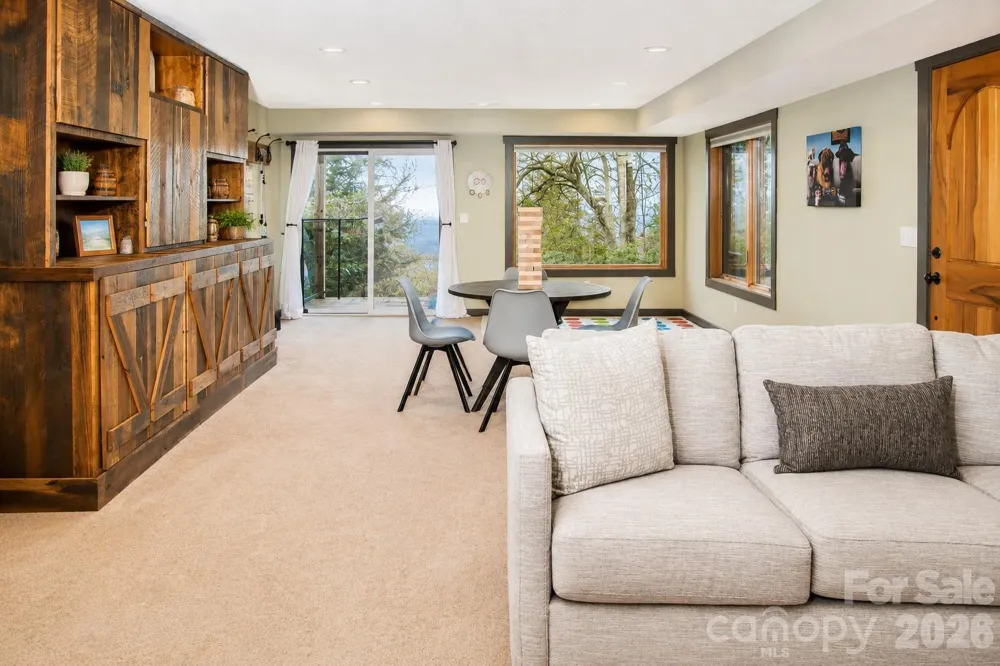 425 Flat Top Mountain Road Fairview, NC 28730
